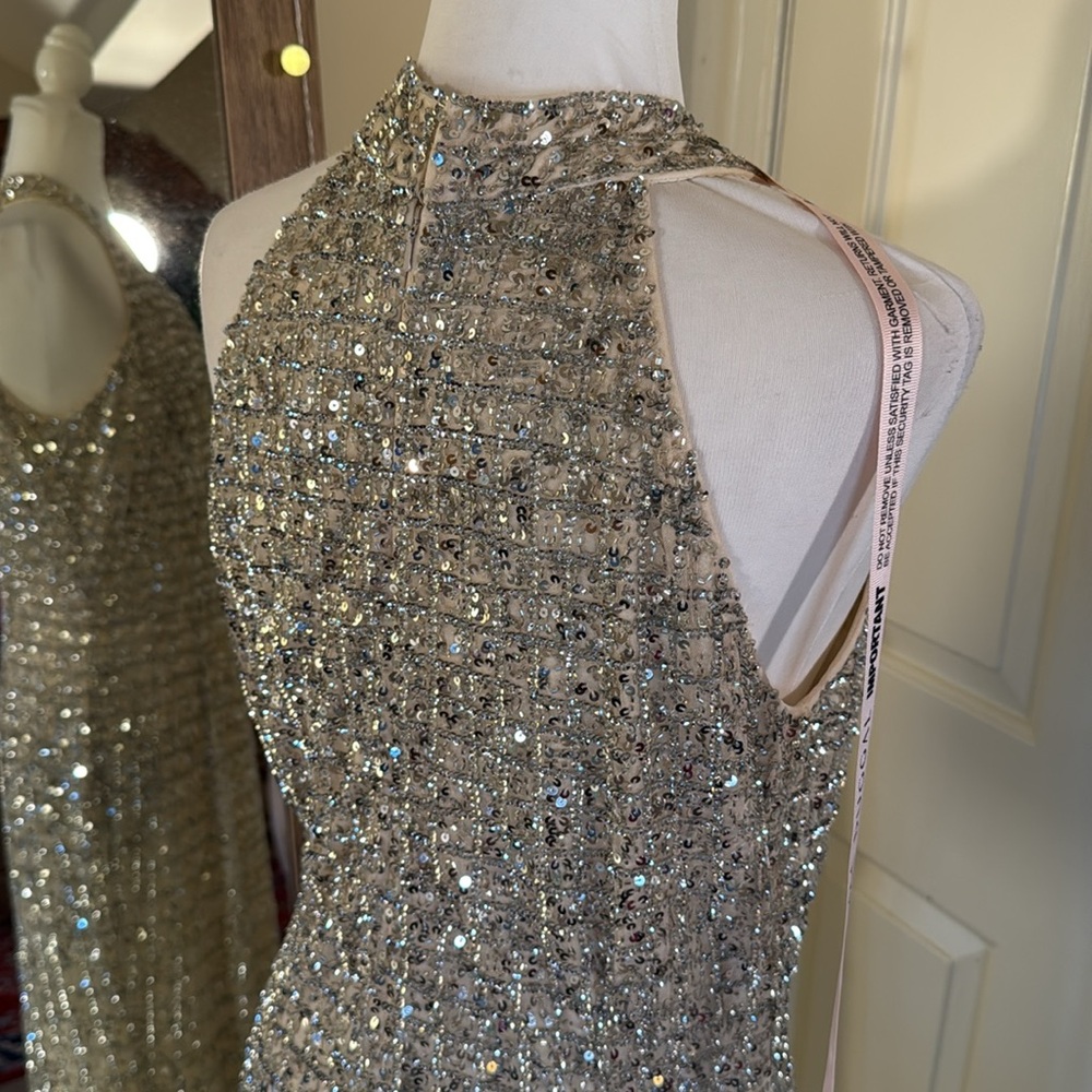 MAC DUGGAL
Silver Embellished Halter Neck Keyhole Gown - Picture 12 of 17